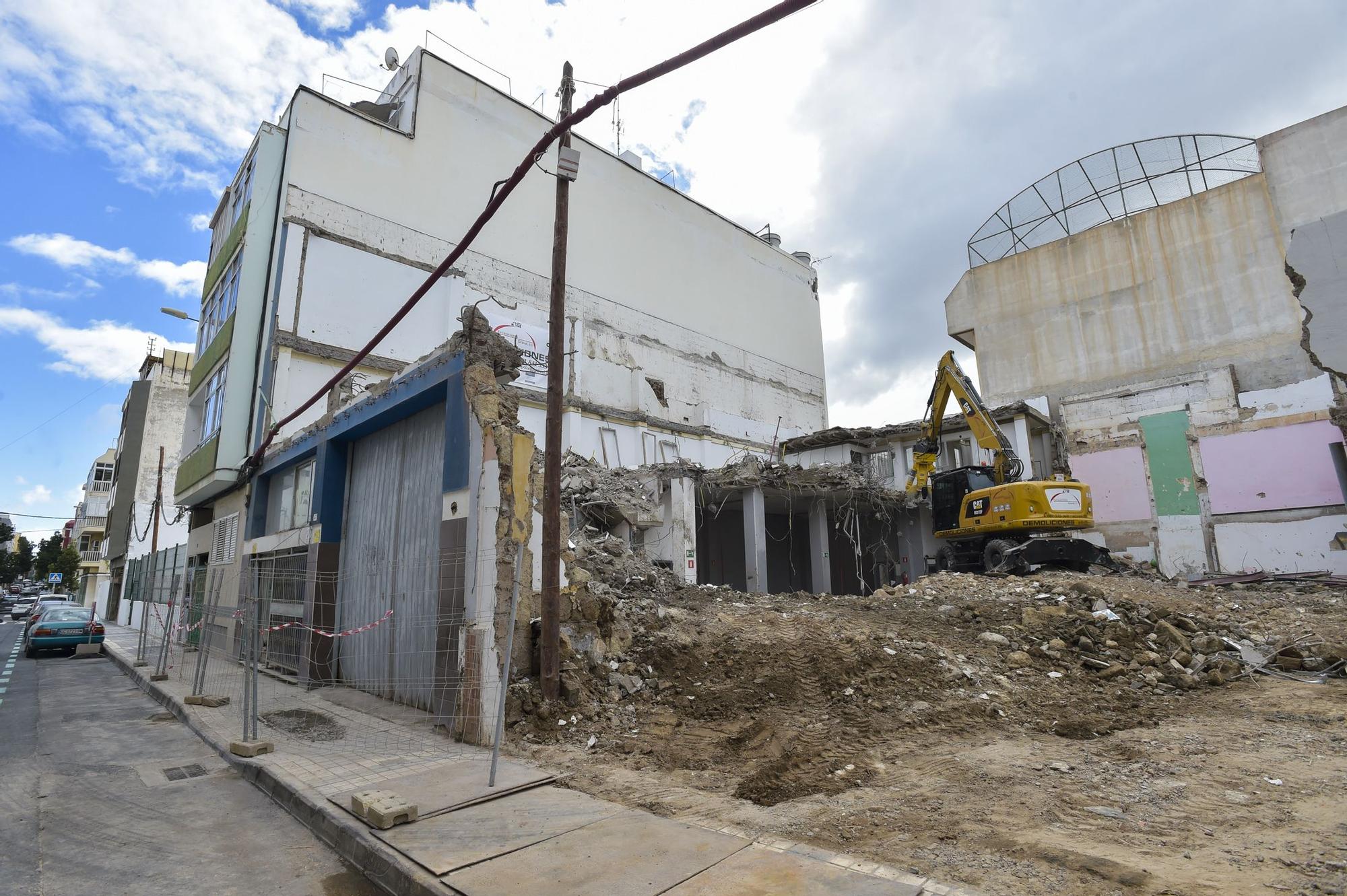 Demolición de una vivienda de la calle Matías Madrón