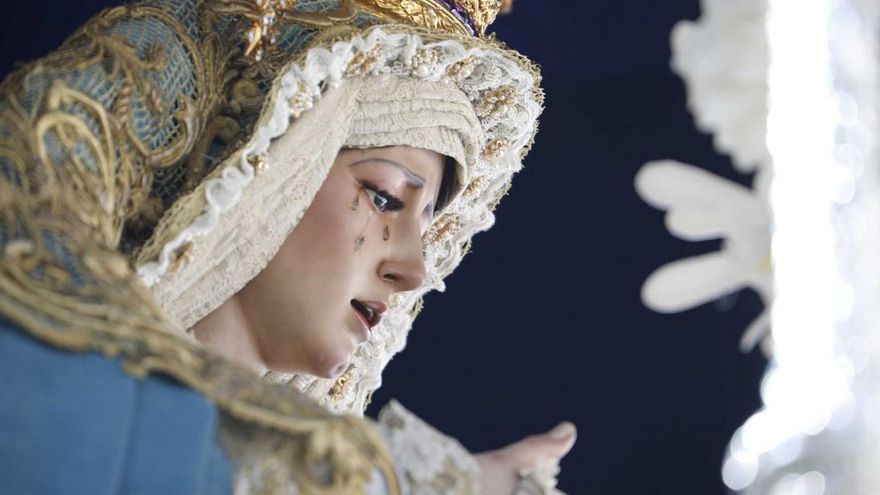 Lunes Santo primaveral para albergar una simbiosis de marchas y silencio