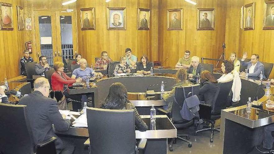 Pleno municipal, ayer, en Lalín. // Bernabé/Javier Lalín