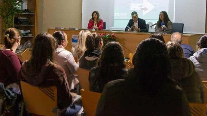 Clausura del Programa Integrado de Empleo con el alcalde Cabaleiro y la edil Núñez. // D.B.M.