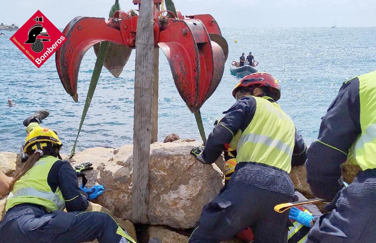 Maniobra para elevar el bloque y liberar a la persona atrapada