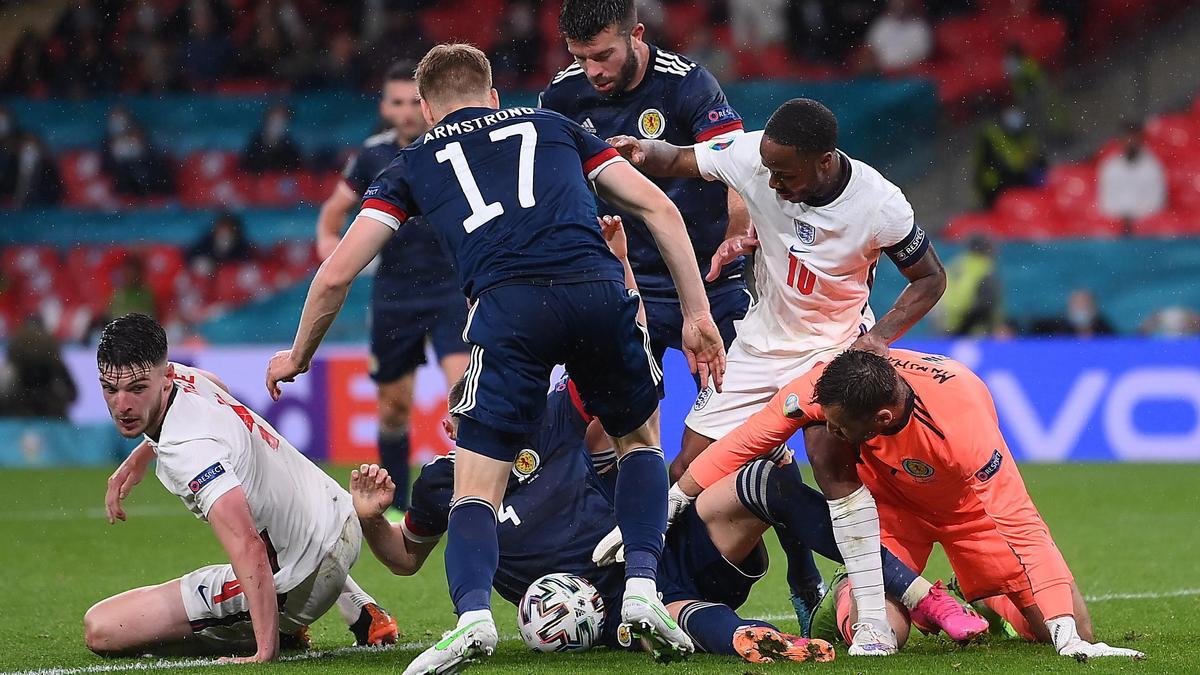 Una acción en el área escocesa durante el Inglaterra-Escocia.