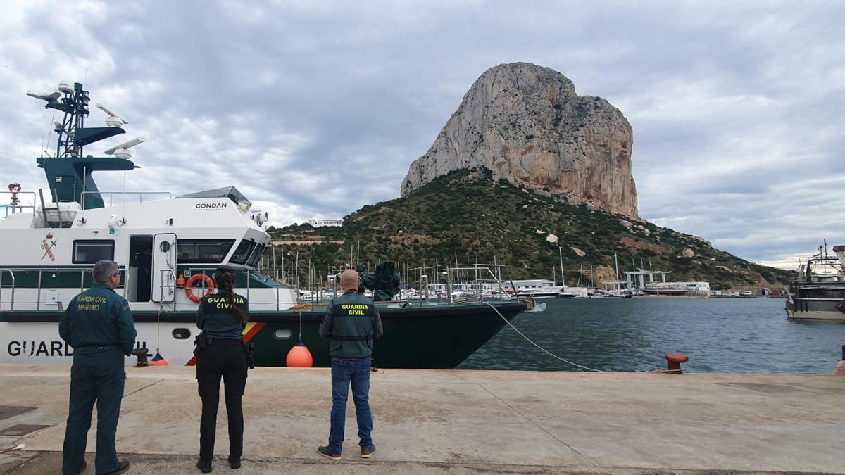 Trasladan el cuerpo sin vida del marinero ahogado entre Altea y Calp