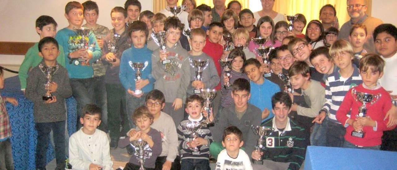 Foto de familia de los premiados en el torneo de rápidas de Sant Sebastià.