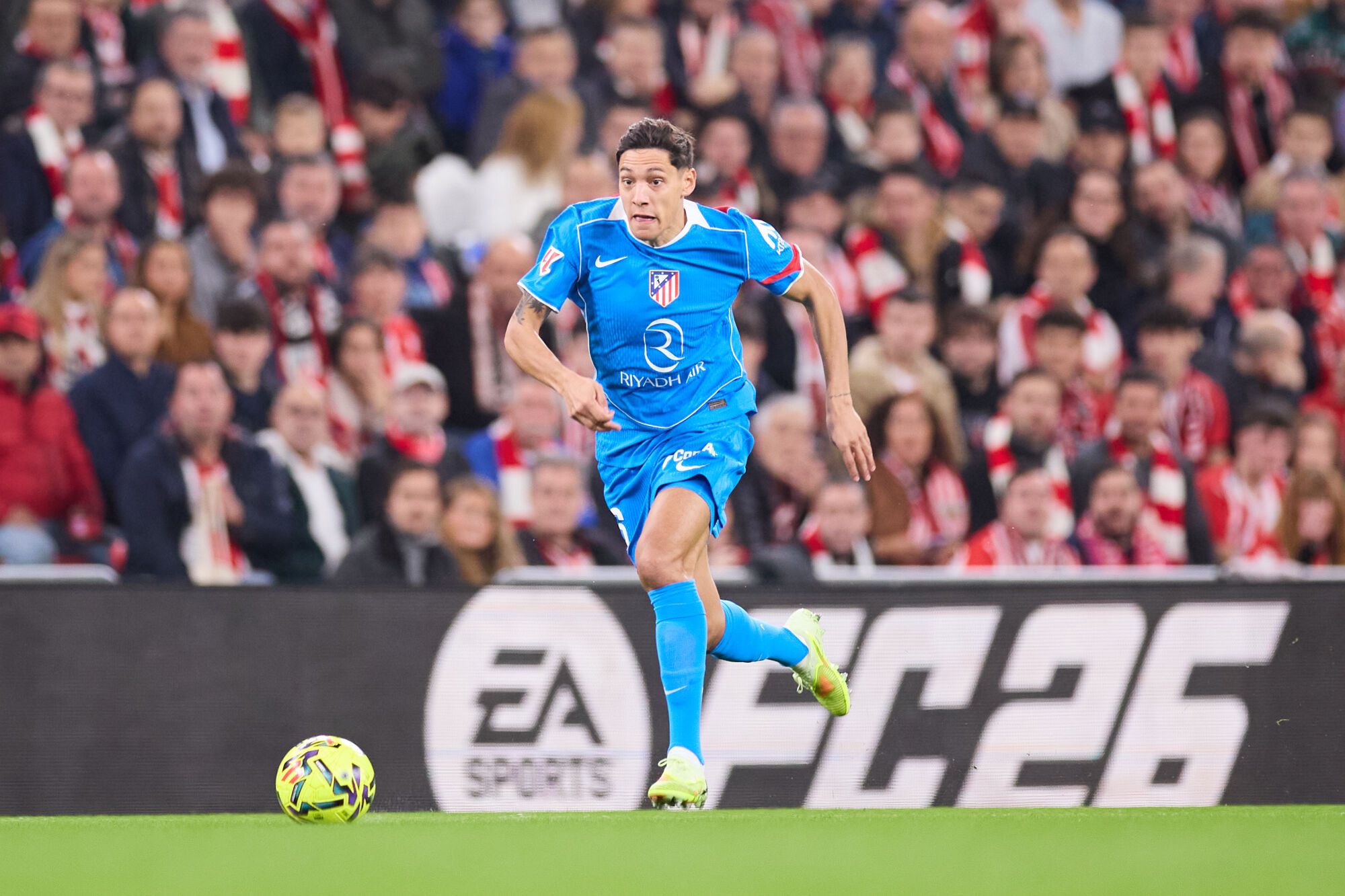 Nahuel Molina of Atletico de Madrid in action during the LaLiga EA Sports match between Athletic Club and Atletico de Madrid at San Mames on December 6, 2025, in Bilbao, Spain. AFP7 06/12/2025 ONLY FOR USE IN SPAIN. Ricardo Larreina / AFP7 / Europa Press;2025;SPAIN;SPORT;ZSPORT;SOCCER;ZSOCCER;Athletic Club v Atletico de Madrid - LaLiga EA Sports;
