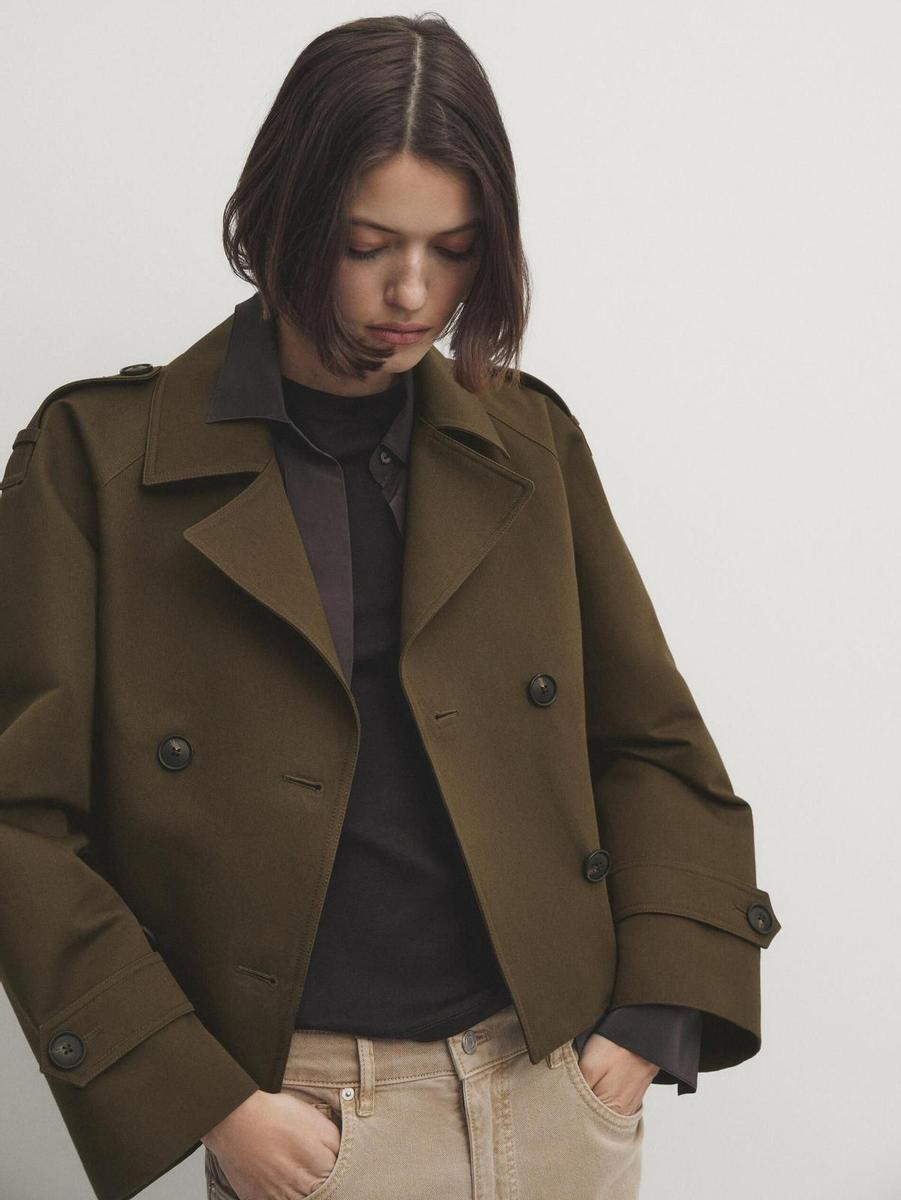 Gabardina corta de Massimo Dutti