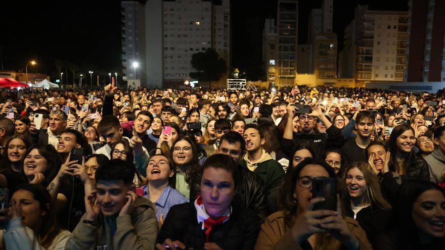 Abraham Mateo reúne a casi 8.000 personas en el concierto más multitudinario de las fiestas de Cullera