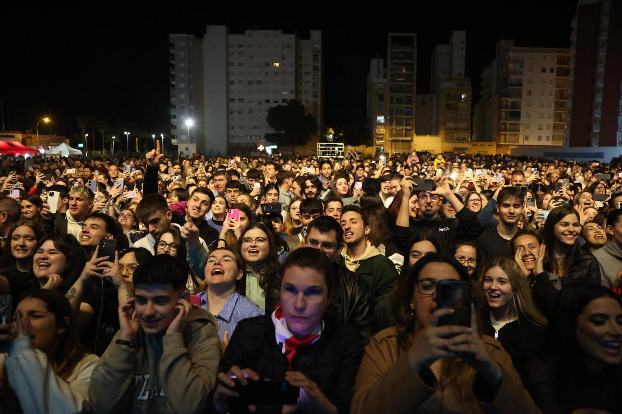 Abraham Mateo reúne a casi 8.000 personas en el concierto más multitudinario de las fiestas de Cullera