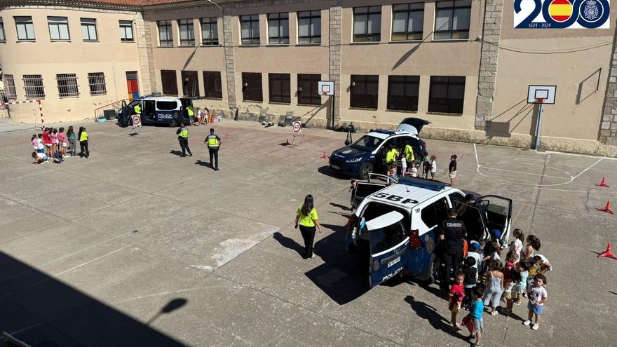Los niños zamoranos patrullan con la Policía Nacional por un día