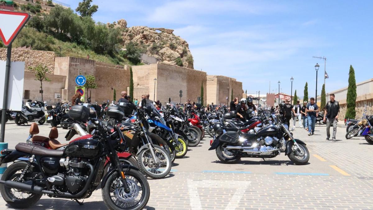 Zona de aparcamiento de la ‘Custom Lorca’ en la Merced, que acogía los distintos actos de la concentración este fin de semana.