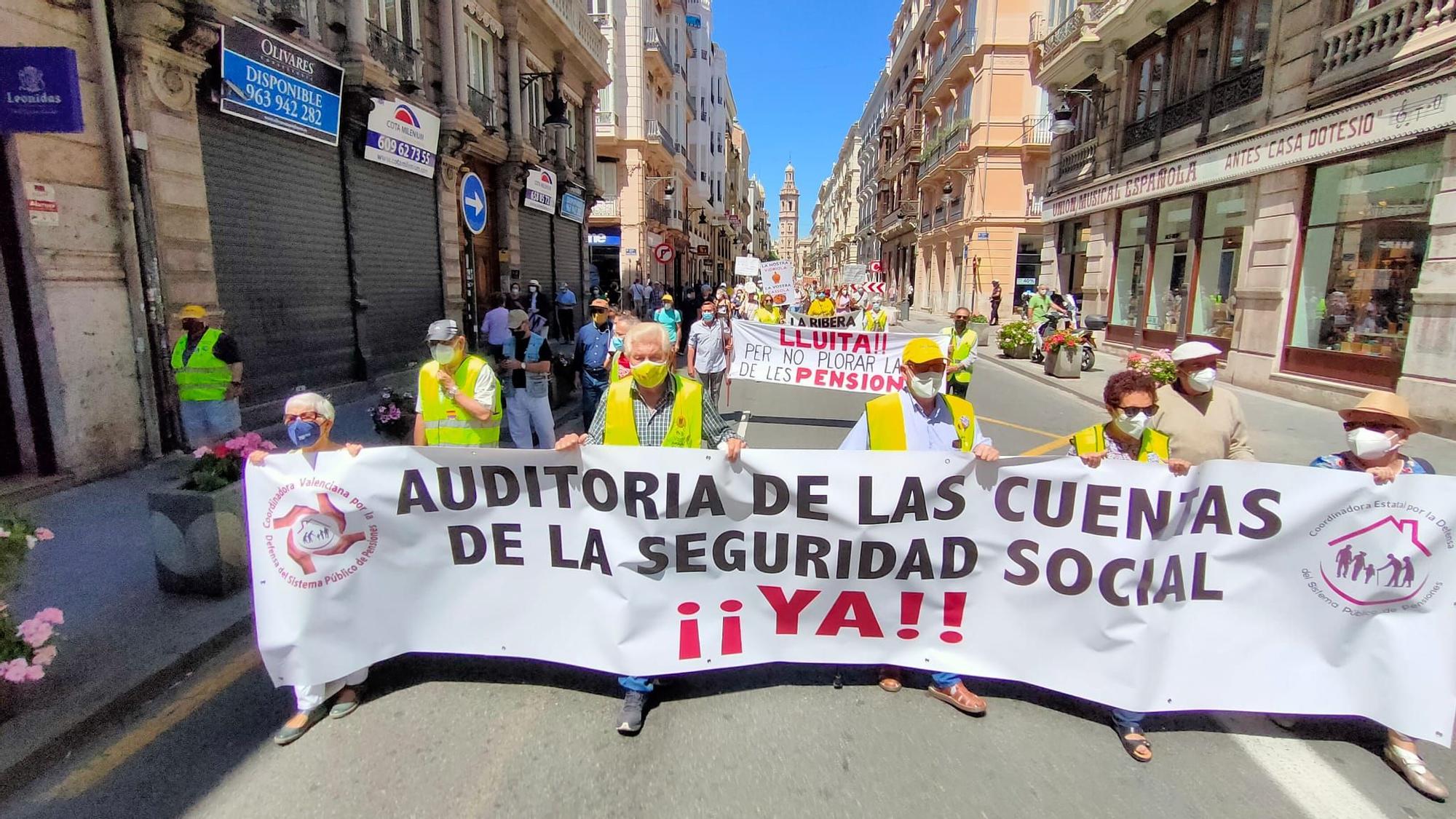 Los pensionistas se manifiestan en defensa del sistema público de pensiones