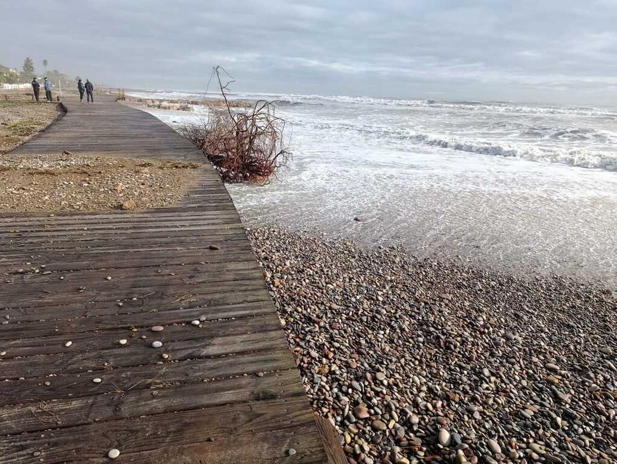 Almenara reclama espigones urgentes tras los graves daños del temporal en la playa Casablanca