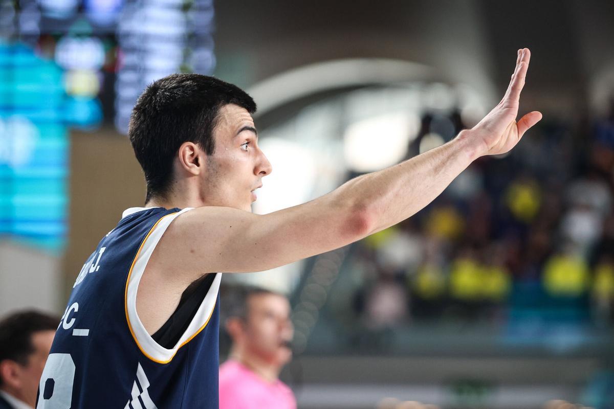 Jorge Arias durante el partido del Alimerka Oviedo Baloncesto ante el HLA Alicante
