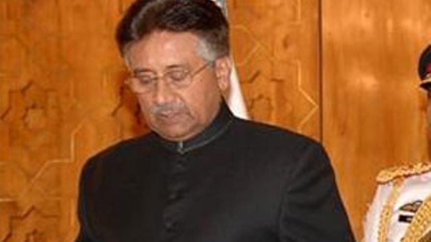 Musharraf es reelegido oficialmente como presidente de Pakistán