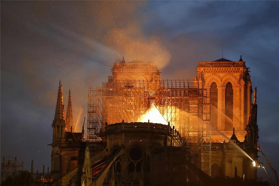 El día después del incendio de la catedral de Notre Dame