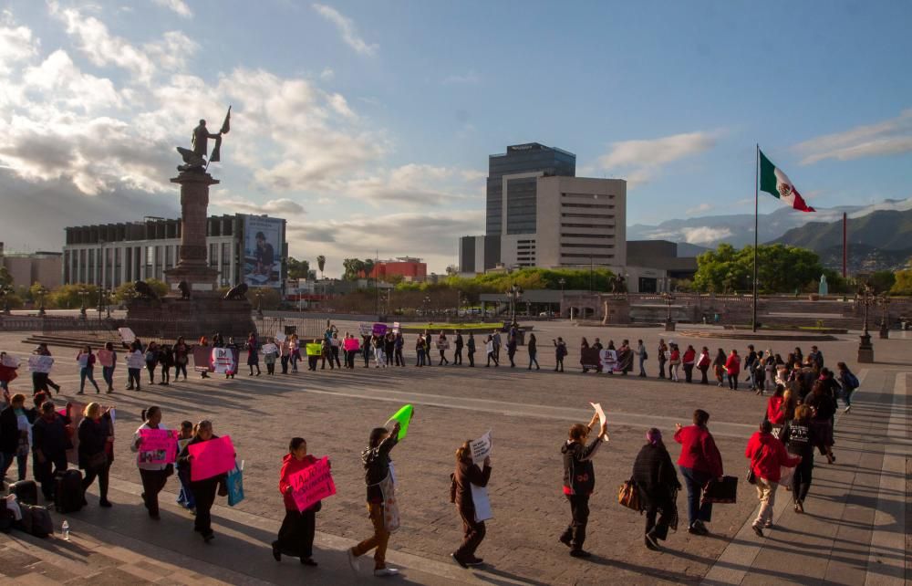 Activistas de distintos grupos de mujeres en el estado mexicano de Nuevo León.  / AFP PHOTO / Julio Cesar AGUILAR