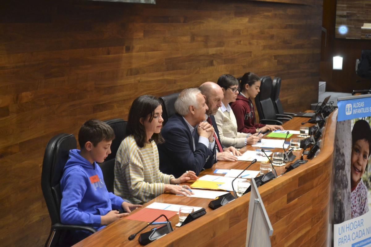EN IMÁGENES: Sesenta alumnos asturianos se convierten en diputados por un día
