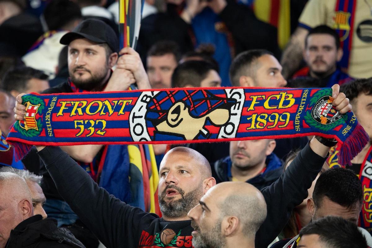 La Grada d'animació volvió a brillar en el Camp Nou