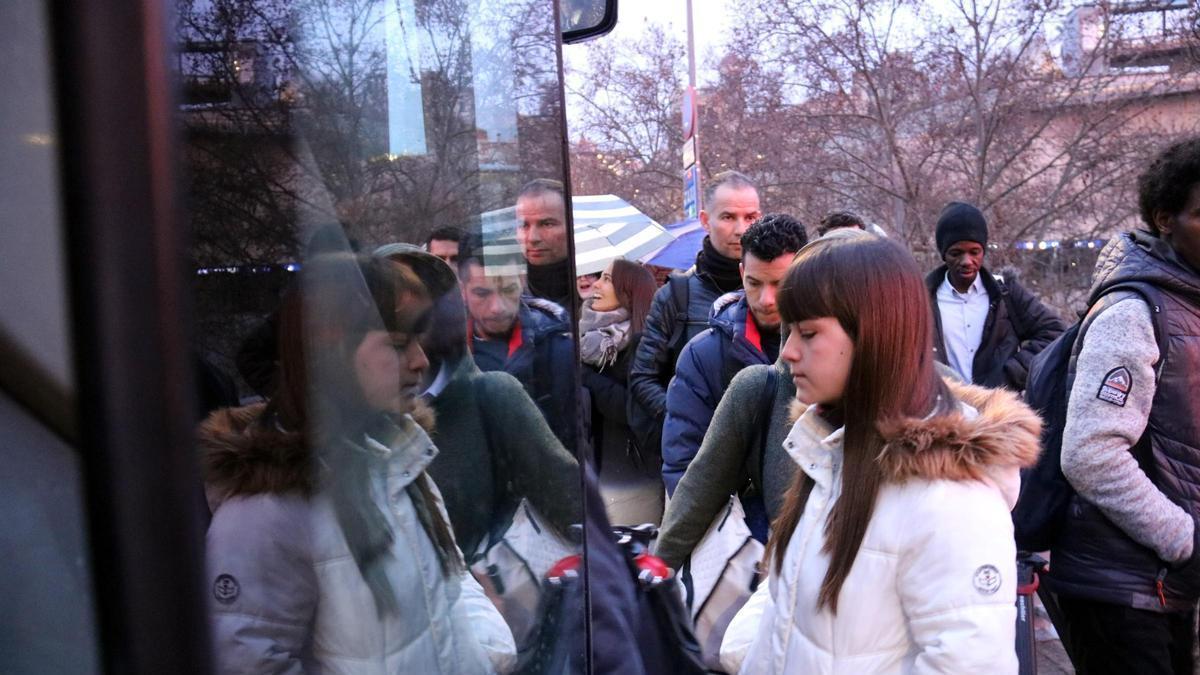 Diversos usuaris parlen sobre la situació de l'R4 a Manresa