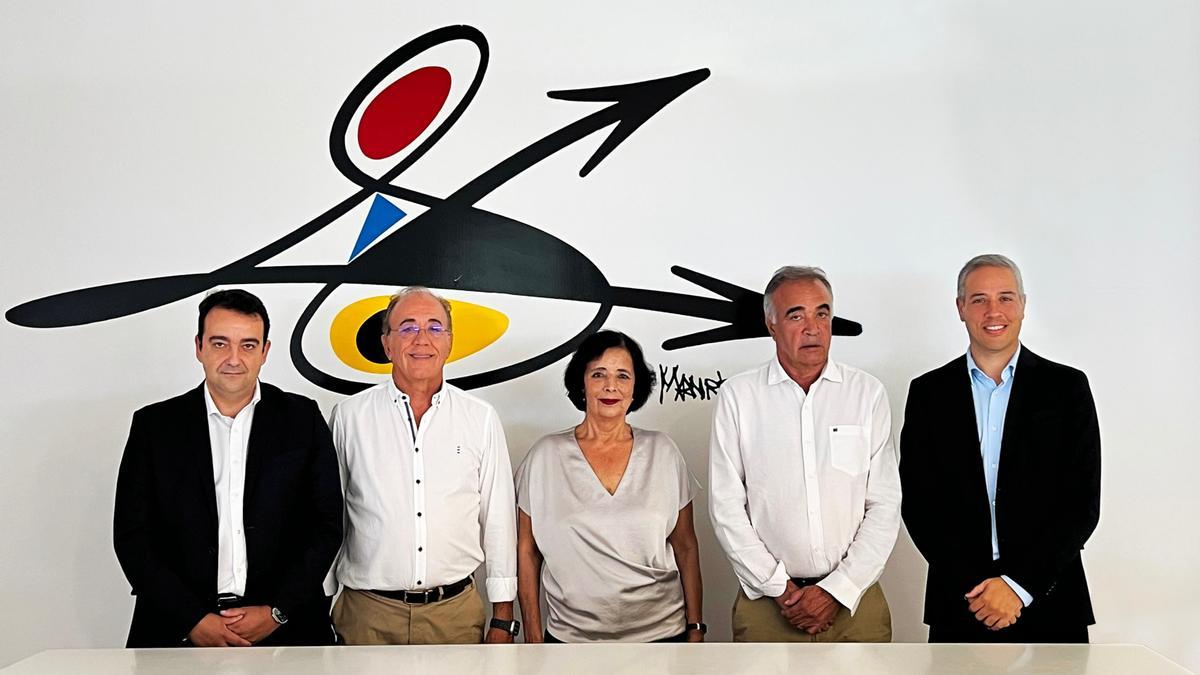 José Valle (i) y Mamerto Cabrera además de representantes de PwC España y Cabrera Medina en el momento del acuerdo.