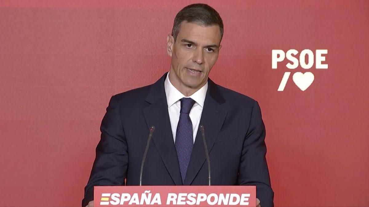 Pedro Sánchez comparece ante los medios.