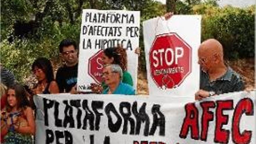 Acció de protesta davant d&#039;un desnonament a Riells i Viabrea.