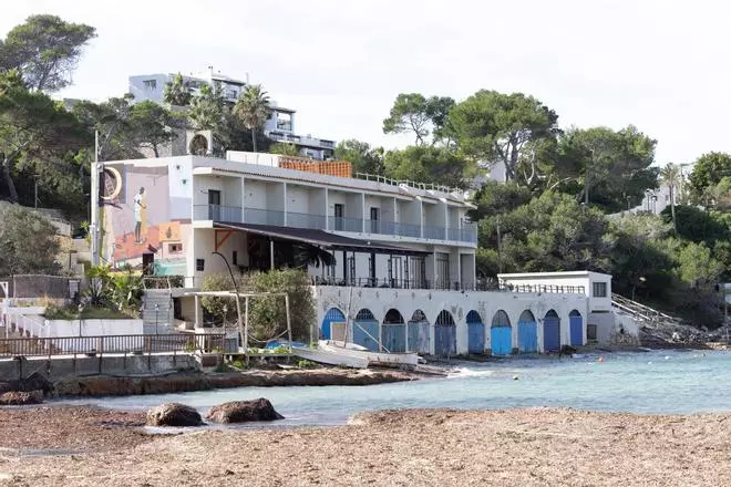 Imágenes de las casetas varadero en el puerto de Portinatx
