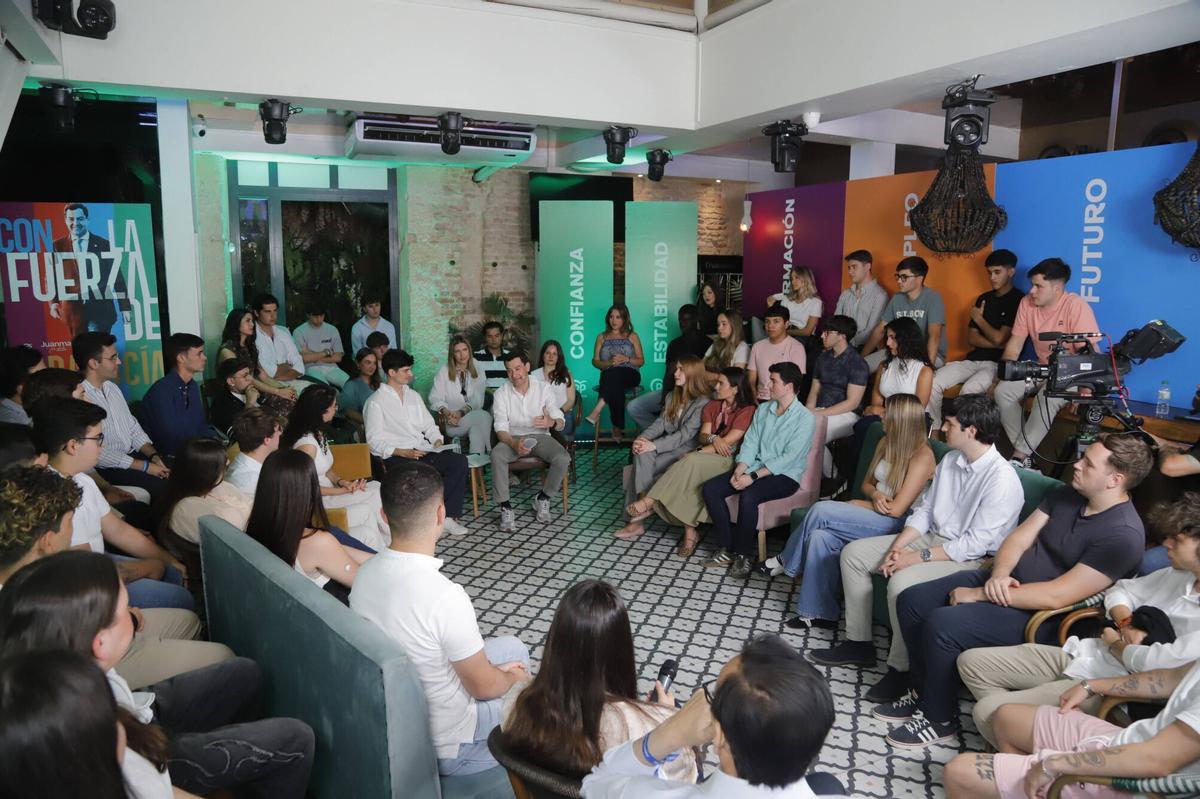 A.J.González Córdoba Elecciones al parlamento andaluz Campaña electoral Juanma Moreno acto con jóvenes sobre universidad y FP