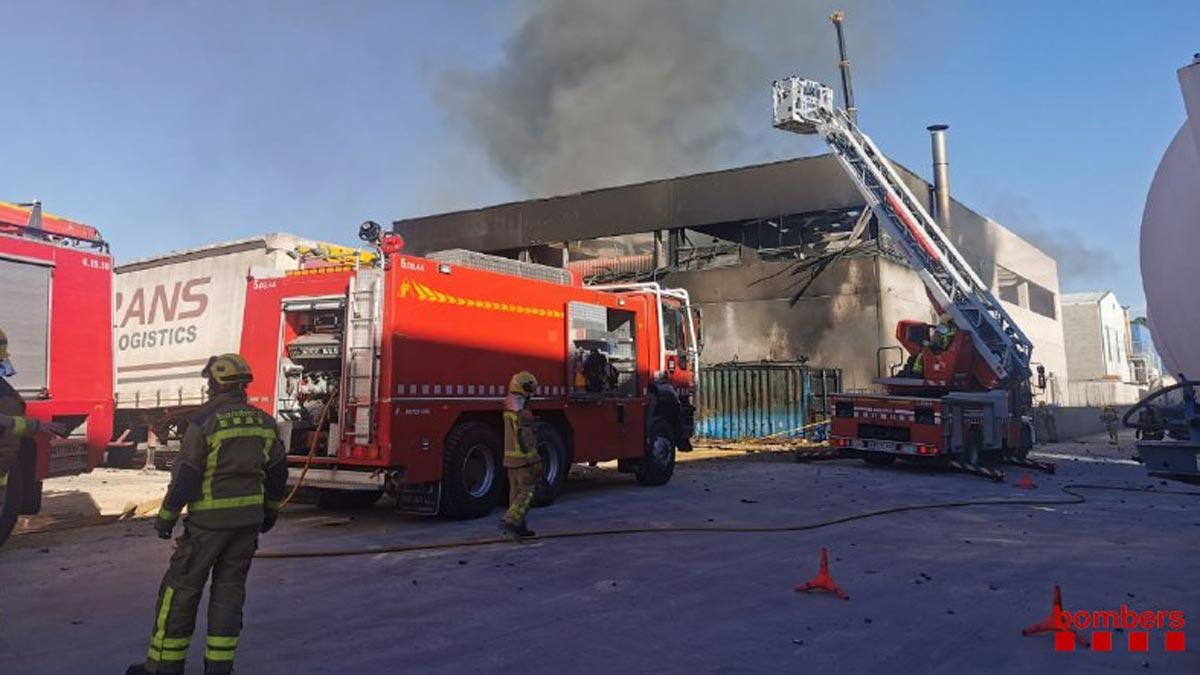 Incendio en una nave de reciclaje de L'Arboç