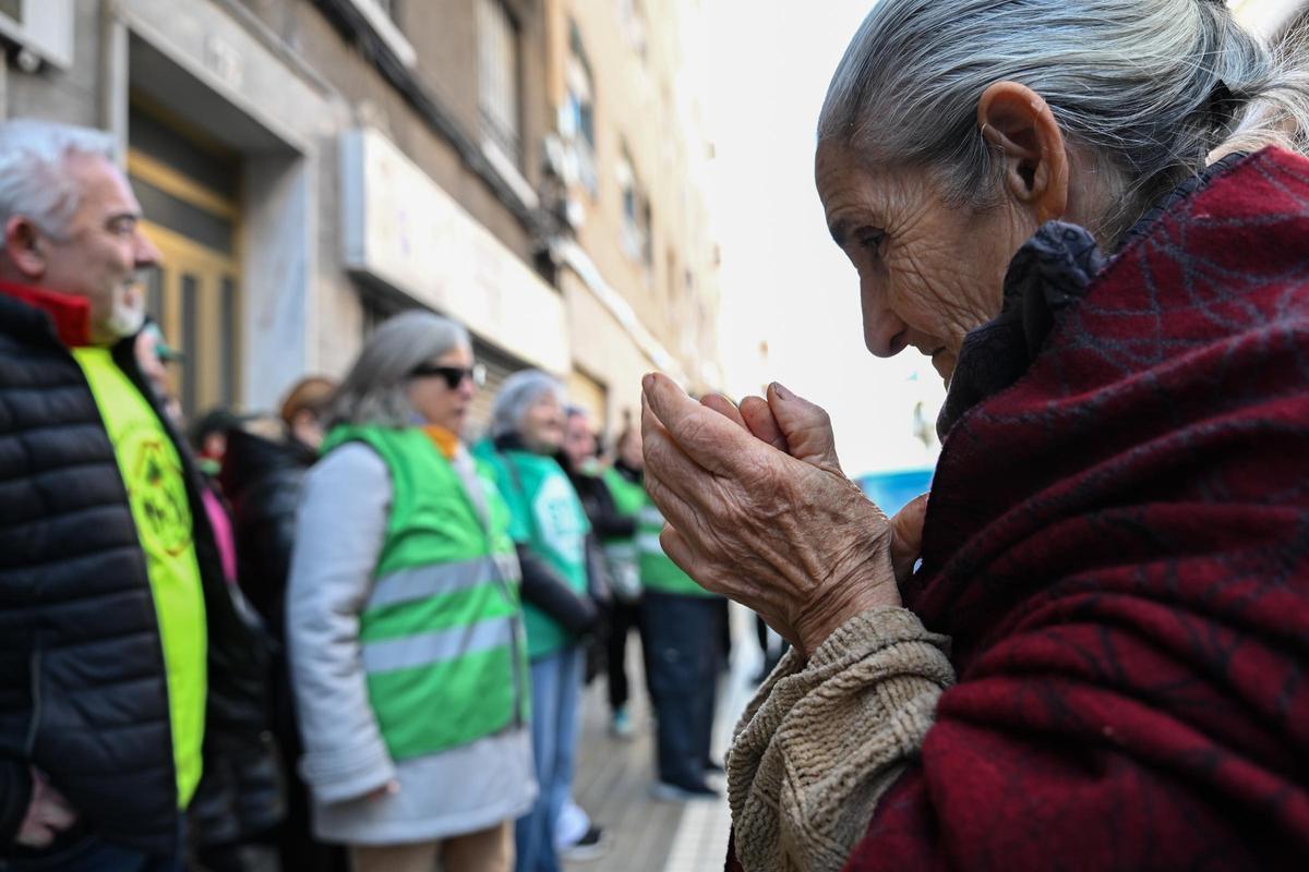 La PAH logra aplazar el desahucio de una mujer y su hija en el barrio de Carrús en Elche