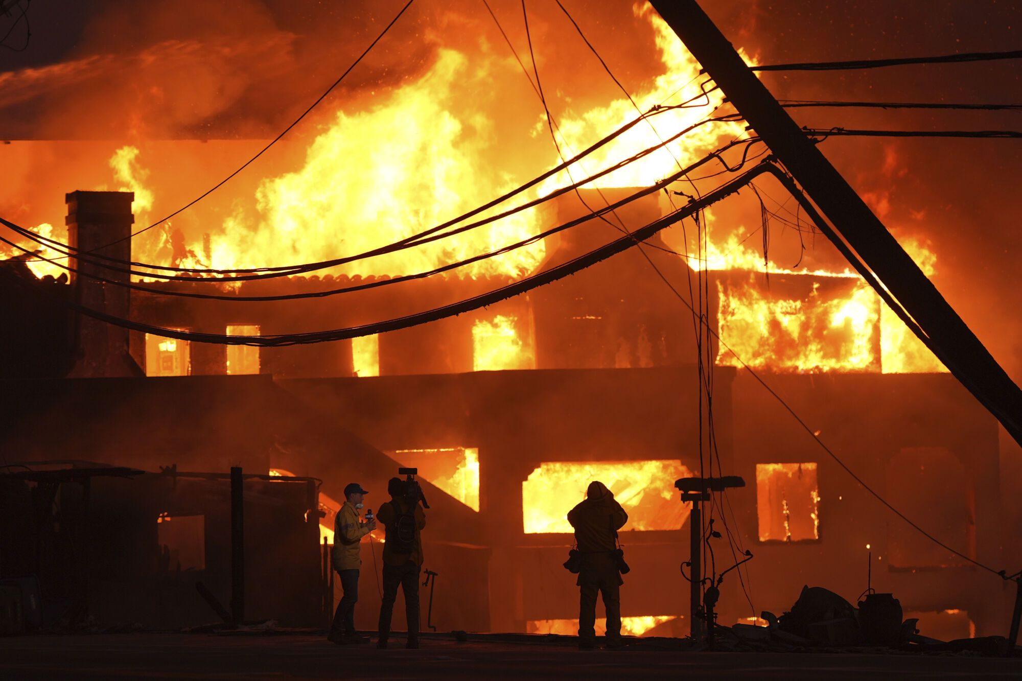 Beach front homes are destroyed by the Palisades Fire Wednesday, Jan. 8, 2025 in Malibu, Calif. (AP Photo/Mark J. Terrill) associated Press / LaPresse Only italy and Spain. EDITORIAL USE ONLY/ONLY ITALY AND SPAIN