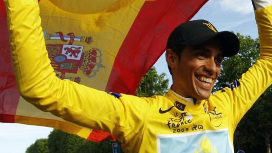 Alberto Contador celebra su última victoria en el Tour.