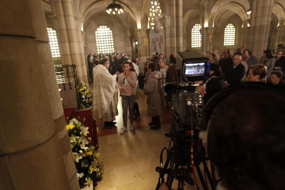 Misa del Día de Todos los Santos oficiada por el arzobispo de Oviedo