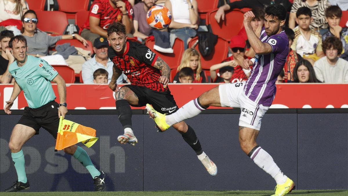 Una acción del Mallorca-Valladolid.