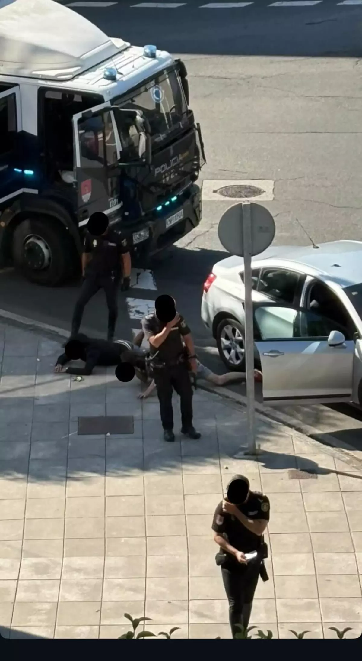 La caballería de la Policía Nacional pide refuerzos para identificar a tres conocidos delincuentes de Santiago