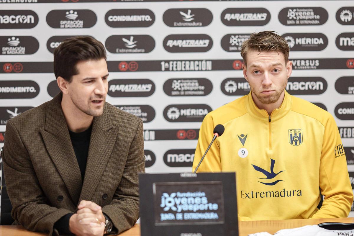 Fotogalería | La presentación de los fichajes invernales del Mérida