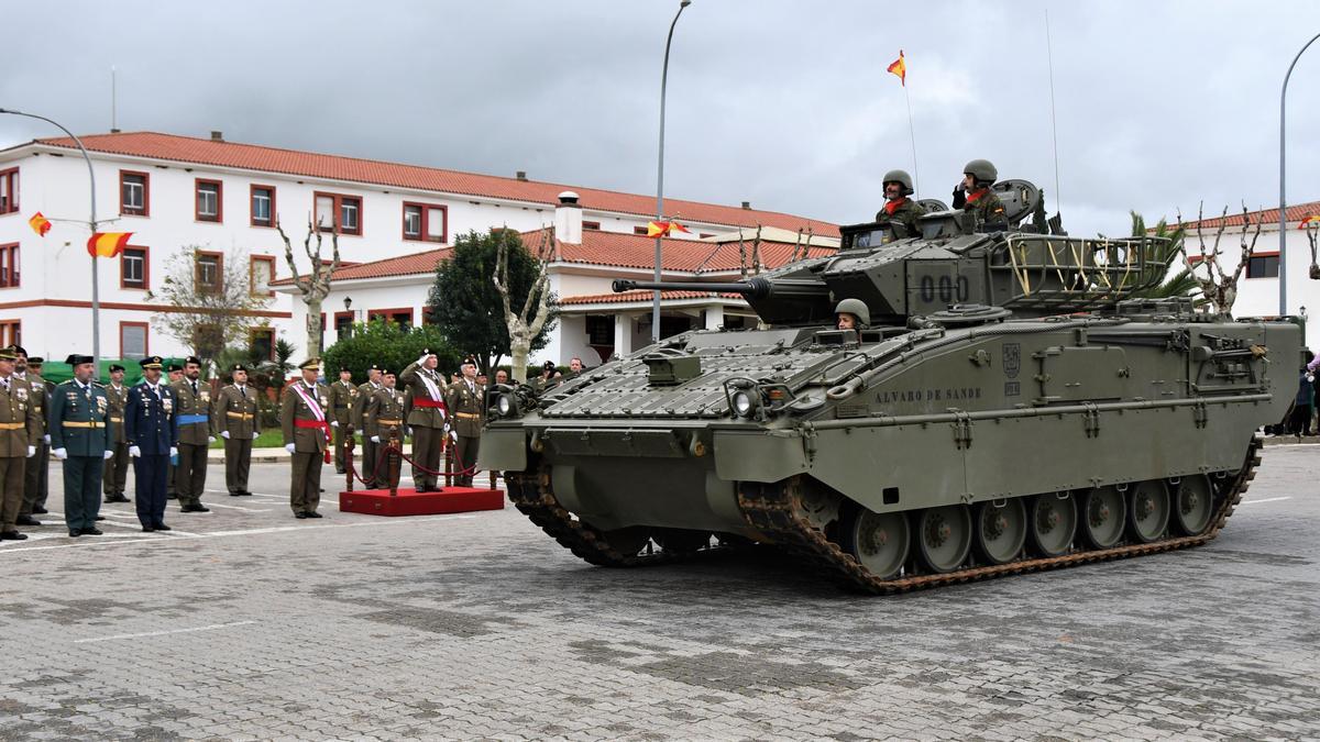 El general Antonio Matas ha presidido la parada militar.