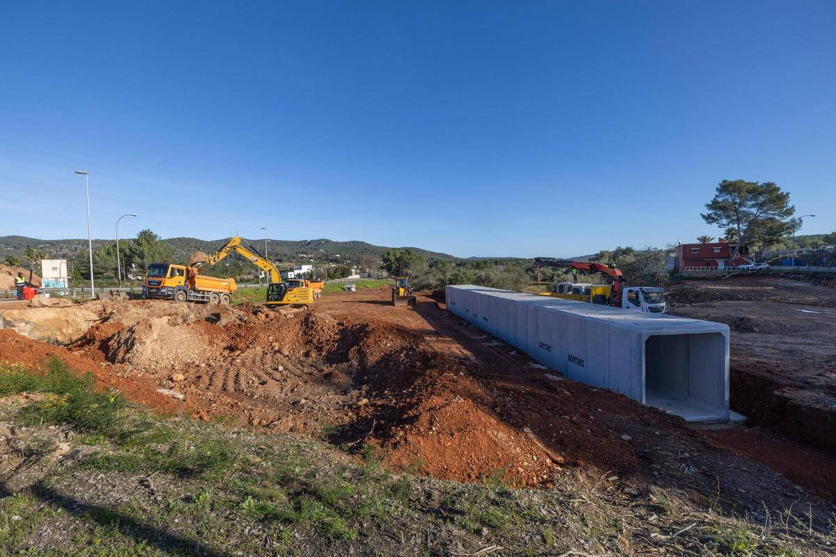 Una de las estructuras de hormigón que servirá de paso para peatones y ciclistas.
