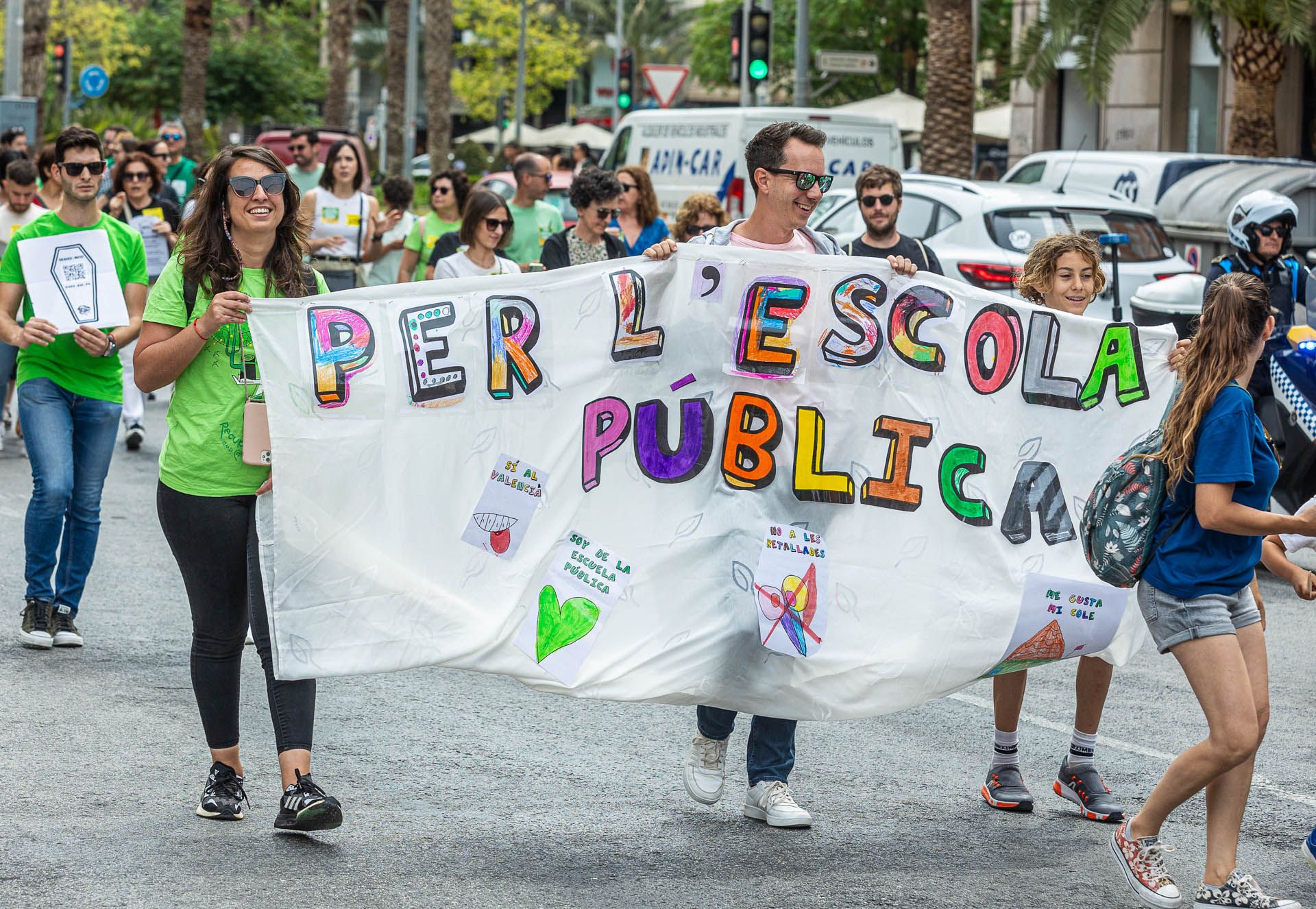 Protesta frente al la delegación territorial de Educación en Alicante