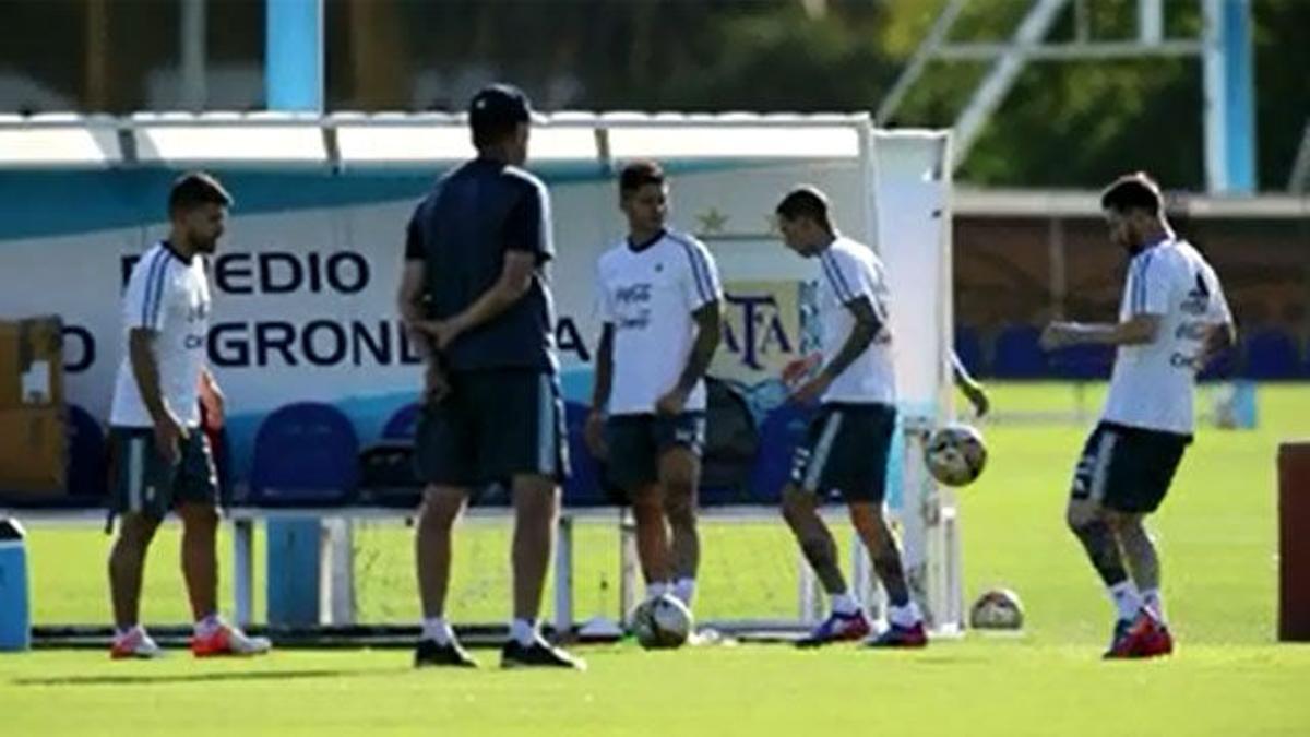 Los toques de Messi y el Kun en un entrenamiento