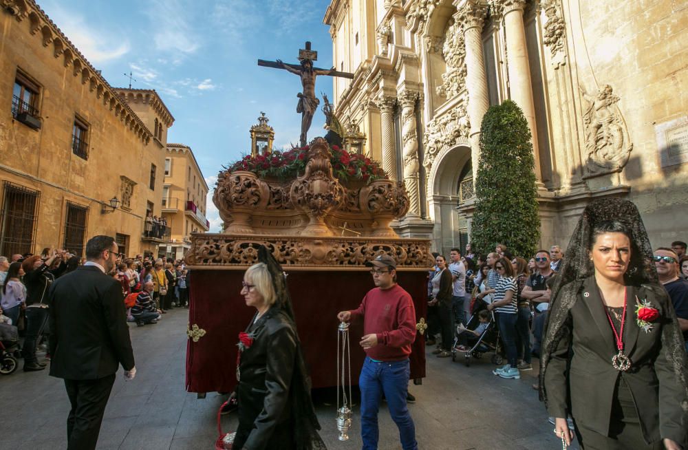 Miles de personas salen a la calle para ver procesionar a seis cofradías