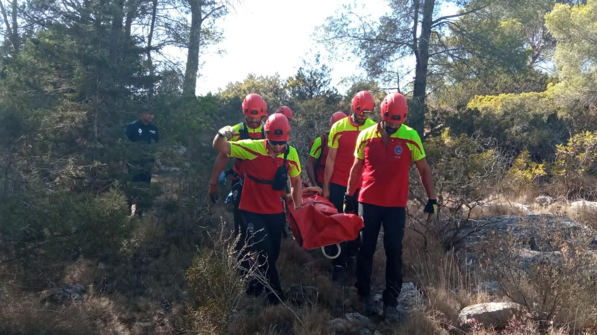 En la evacuación del herido han intervenido nueve profesionales del Grupo de Rescate Vertical