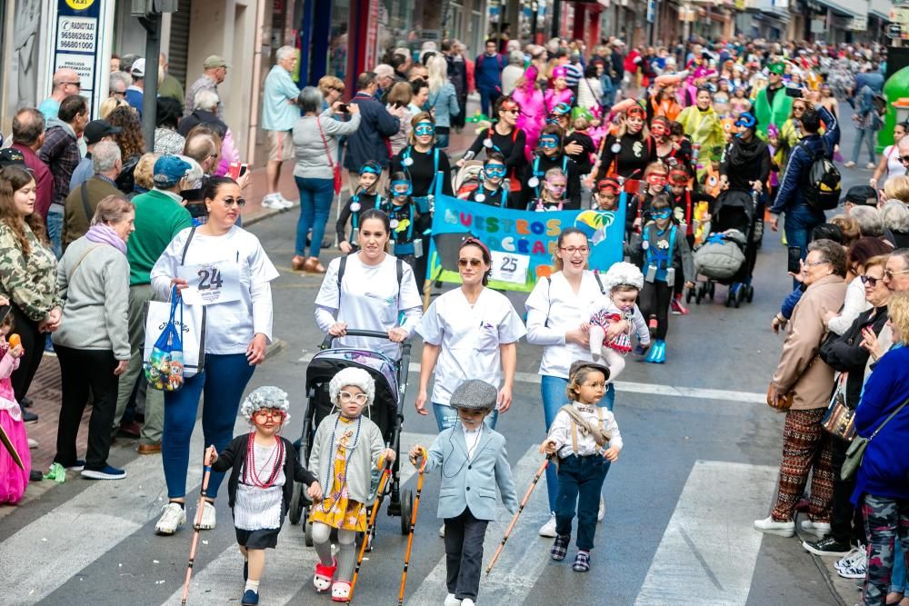 Los más pequeños desfilan en el Carnaval Infantil de Benidorm.