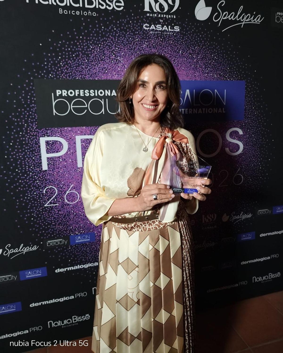 Biri Murias recoge premio al "Mejor centro de estética 2026"