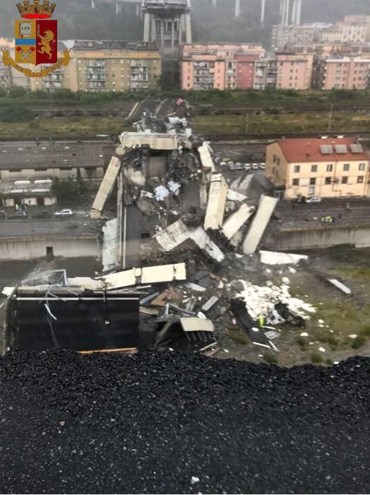 Decenas de muertos al desplomarse un puente de una autopista en Génova