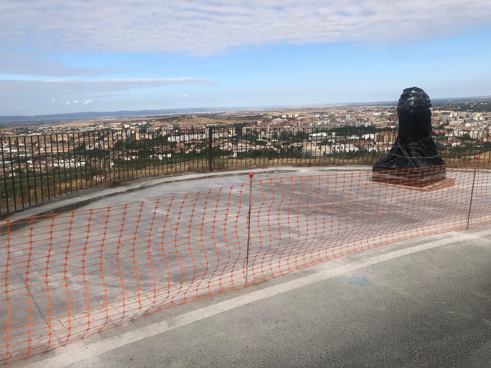 Galería | Así está quedando el nuevo mirador de la Montaña de Cáceres