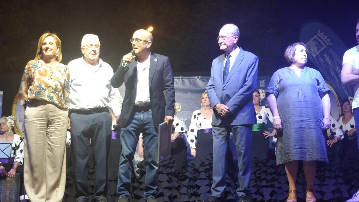 Alfonso Vázquez, con Begoña Medina, Francisco Moya, Francisco de la Torre y María del Carmen Ortiz, en la entrega del Marengo de Oro 2022.