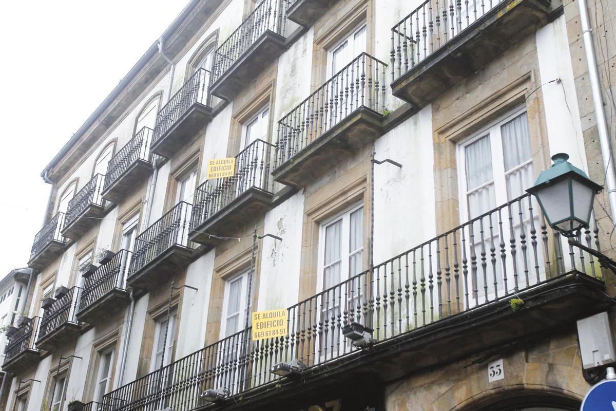 La nueva normativa respondería a la ausencia de alquiler de larga duración que afecta a Compostela. Foto: Fernando Blanco