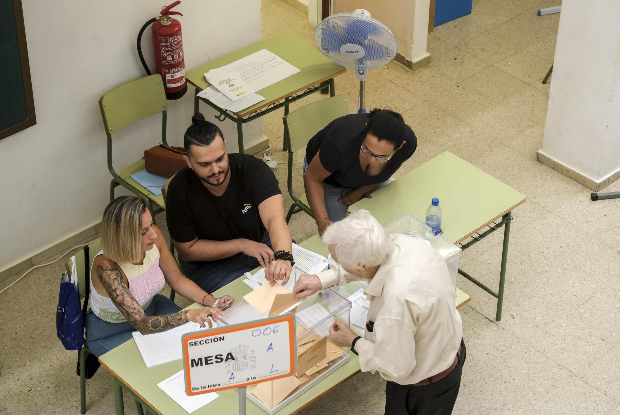 Elecciones 23J | Ambiente en los colegios electorales de Arinaga y Sardina del Sur