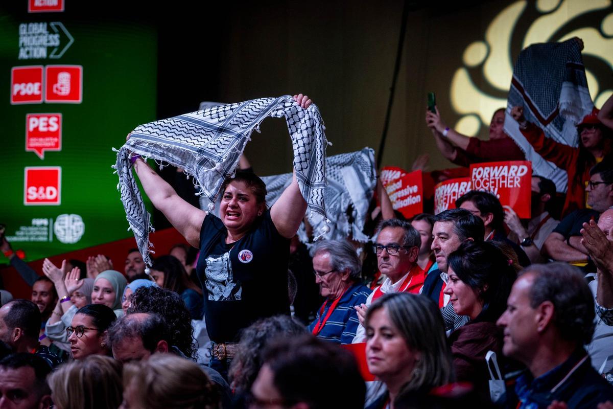 Asistentes al mitin final de Sánchez y Lula en la cumbre progresistas de Barcelona.